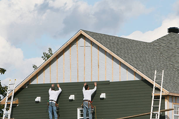 Professional Siding technician working in Warren, OR